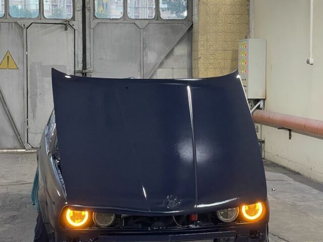 Синій БМВ 3 Серія, об'ємом двигуна 1.8 л та пробігом 2 тис. км за 2800 $, фото 5 на Automoto.ua