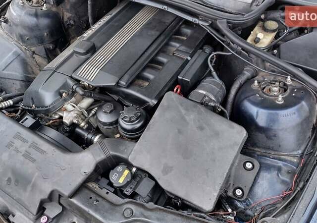 Синий БМВ 3 Серия, объемом двигателя 3 л и пробегом 200 тыс. км за 11000 $, фото 24 на Automoto.ua