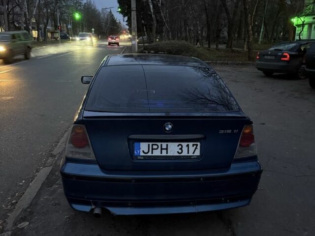 Синій БМВ 3 Серія, об'ємом двигуна 1.8 л та пробігом 300 тис. км за 1894 $, фото 1 на Automoto.ua