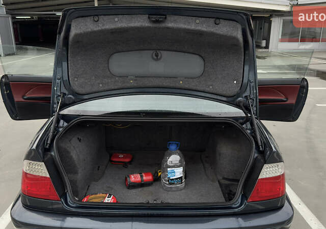 Синій БМВ 3 Серія, об'ємом двигуна 2 л та пробігом 367 тис. км за 8500 $, фото 5 на Automoto.ua