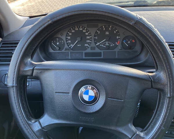 Синій БМВ 3 Серія, об'ємом двигуна 1.8 л та пробігом 265 тис. км за 4200 $, фото 6 на Automoto.ua