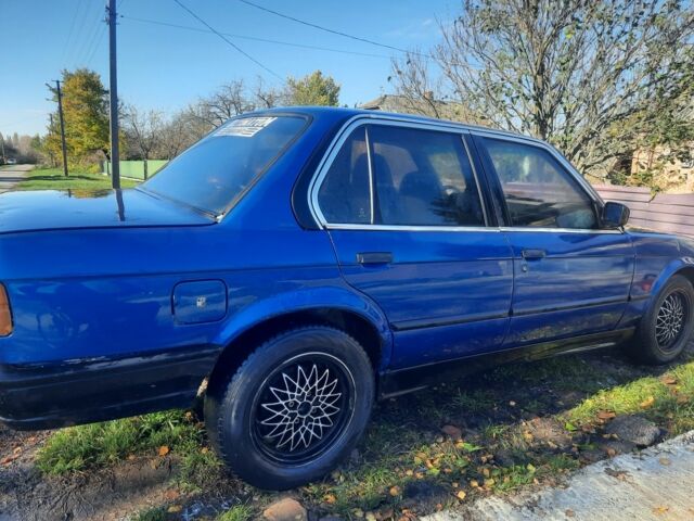 Синий БМВ 3 Серия, объемом двигателя 1.8 л и пробегом 250 тыс. км за 1350 $, фото 2 на Automoto.ua