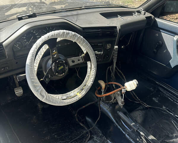 Синій БМВ 3 Серія, об'ємом двигуна 2 л та пробігом 100 тис. км за 2900 $, фото 4 на Automoto.ua