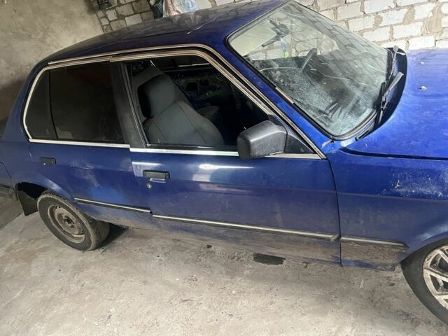 Синій БМВ 3 Серія, об'ємом двигуна 1.8 л та пробігом 350 тис. км за 700 $, фото 3 на Automoto.ua