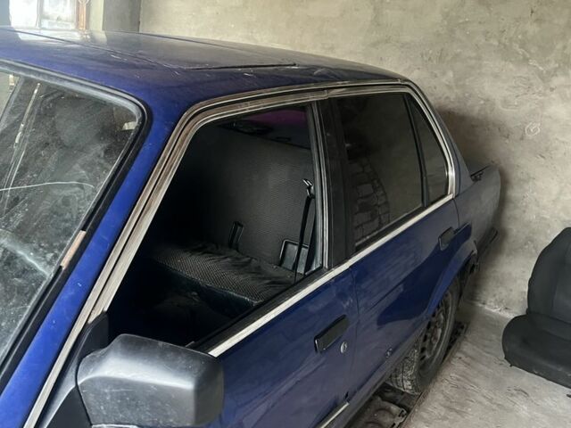 Синій БМВ 3 Серія, об'ємом двигуна 1.8 л та пробігом 350 тис. км за 700 $, фото 1 на Automoto.ua