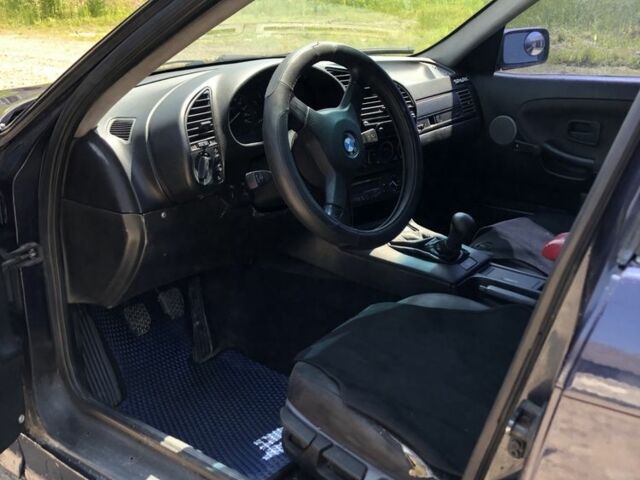 Синий БМВ 3 Серия, объемом двигателя 1.8 л и пробегом 280 тыс. км за 1500 $, фото 7 на Automoto.ua