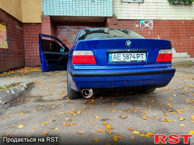 Синий БМВ 3 Серия, объемом двигателя 2 л и пробегом 334 тыс. км за 3700 $, фото 6 на Automoto.ua