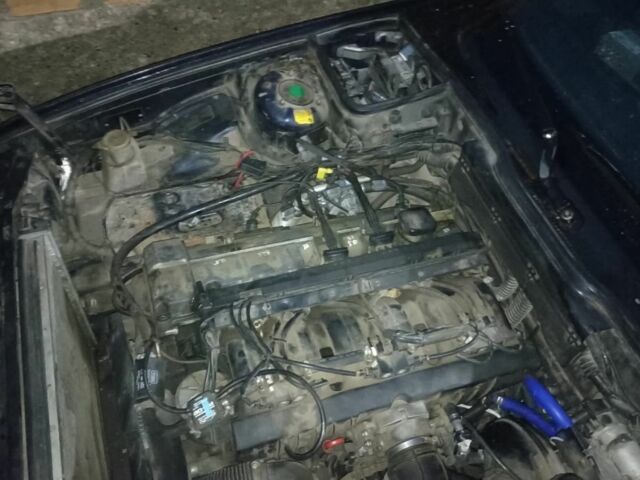 Синий БМВ 3 Серия, объемом двигателя 2.5 л и пробегом 420 тыс. км за 800 $, фото 5 на Automoto.ua