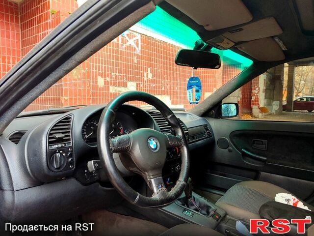 Синий БМВ 3 Серия, объемом двигателя 2 л и пробегом 334 тыс. км за 3700 $, фото 3 на Automoto.ua