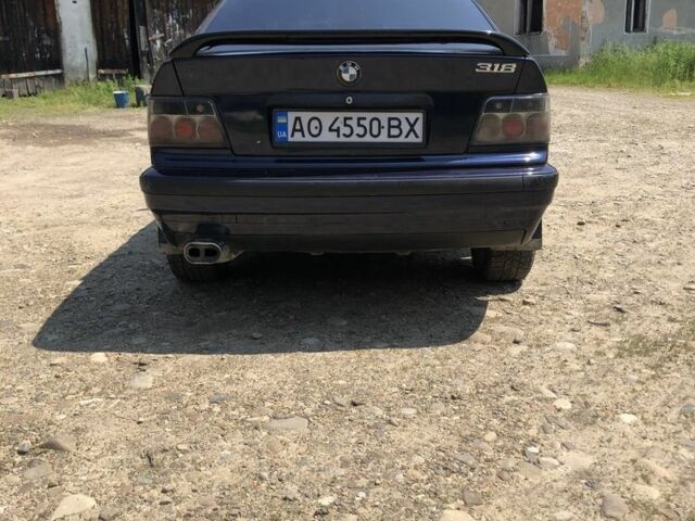 Синий БМВ 3 Серия, объемом двигателя 1.8 л и пробегом 280 тыс. км за 1500 $, фото 4 на Automoto.ua