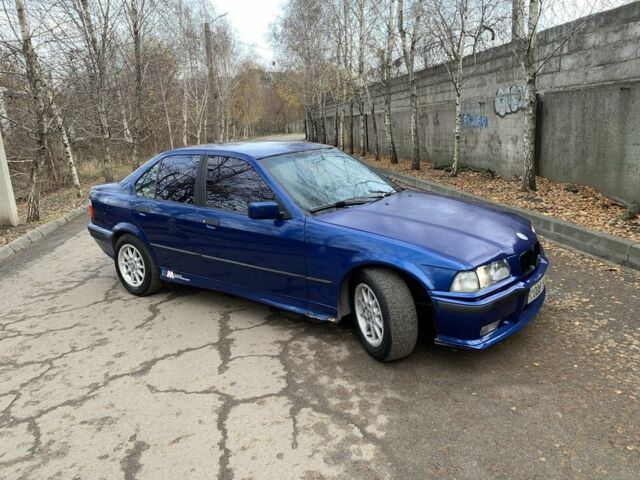 Синий БМВ 3 Серия, объемом двигателя 1.8 л и пробегом 550 тыс. км за 1950 $, фото 2 на Automoto.ua