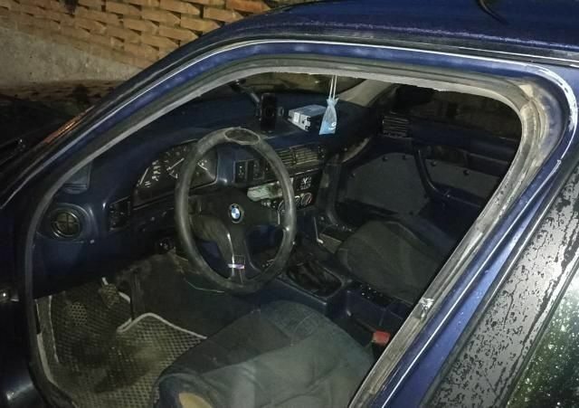 Синий БМВ 3 Серия, объемом двигателя 2.5 л и пробегом 420 тыс. км за 800 $, фото 2 на Automoto.ua