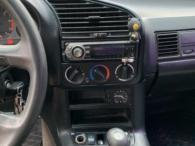 Синий БМВ 3 Серия, объемом двигателя 1.8 л и пробегом 550 тыс. км за 1950 $, фото 14 на Automoto.ua