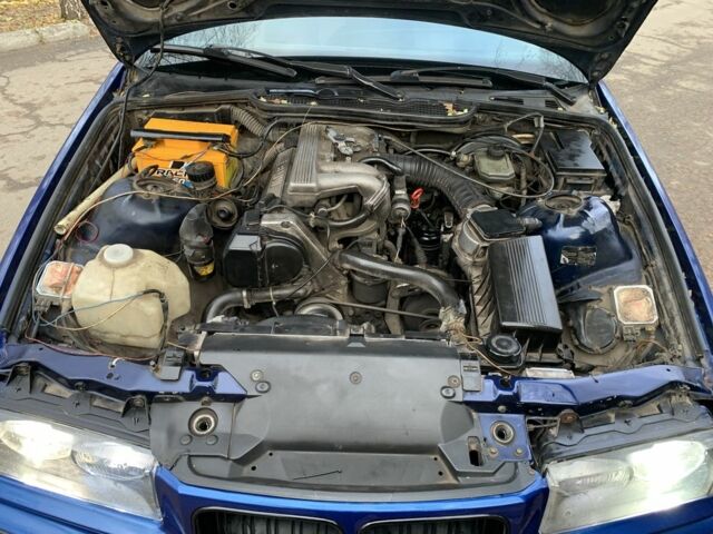 Синий БМВ 3 Серия, объемом двигателя 1.8 л и пробегом 550 тыс. км за 1950 $, фото 17 на Automoto.ua