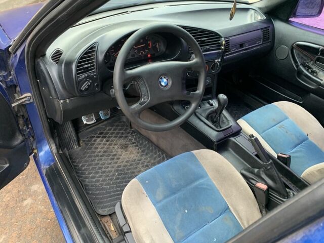 Синий БМВ 3 Серия, объемом двигателя 1.8 л и пробегом 550 тыс. км за 1950 $, фото 12 на Automoto.ua