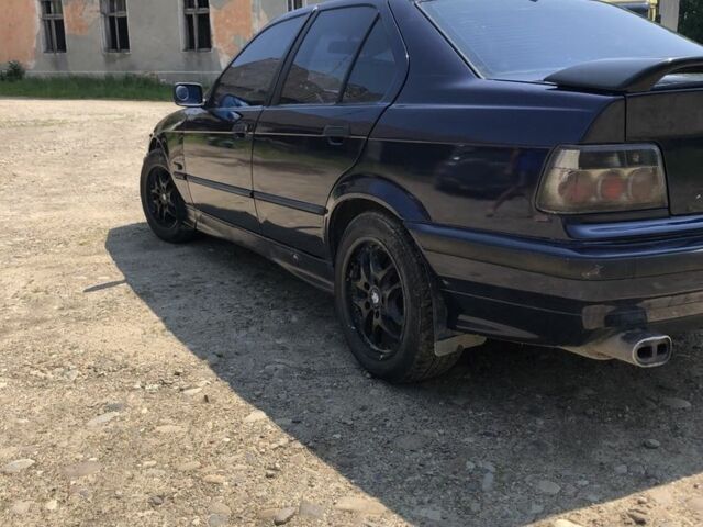 Синий БМВ 3 Серия, объемом двигателя 1.8 л и пробегом 280 тыс. км за 1500 $, фото 5 на Automoto.ua