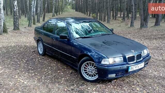 Синий БМВ 3 Серия, объемом двигателя 1.8 л и пробегом 505 тыс. км за 2600 $, фото 4 на Automoto.ua