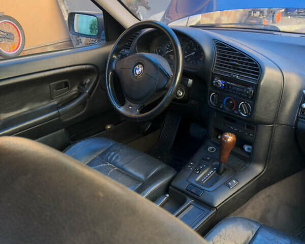 Синій БМВ 3 Серія, об'ємом двигуна 1.8 л та пробігом 465 тис. км за 2550 $, фото 10 на Automoto.ua
