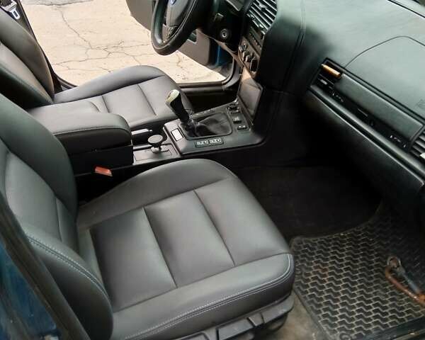 Синій БМВ 3 Серія, об'ємом двигуна 1.8 л та пробігом 280 тис. км за 2150 $, фото 8 на Automoto.ua