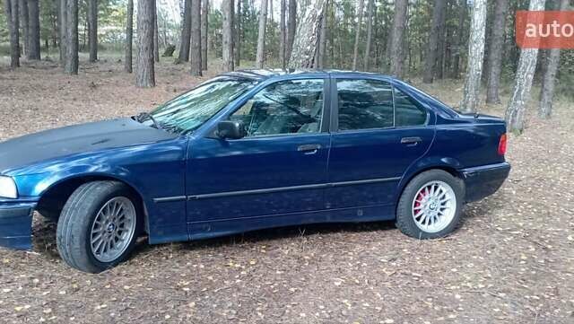 Синий БМВ 3 Серия, объемом двигателя 1.8 л и пробегом 505 тыс. км за 2600 $, фото 5 на Automoto.ua