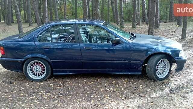 Синий БМВ 3 Серия, объемом двигателя 1.8 л и пробегом 505 тыс. км за 2600 $, фото 3 на Automoto.ua