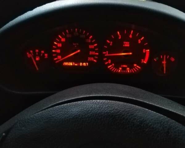 Синій БМВ 3 Серія, об'ємом двигуна 1.8 л та пробігом 280 тис. км за 2150 $, фото 2 на Automoto.ua