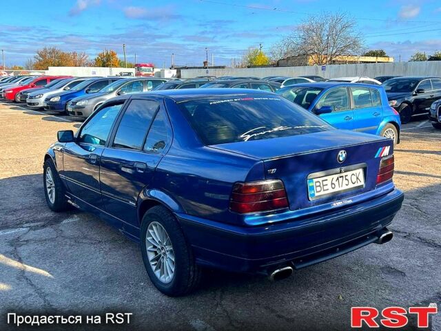 Синий БМВ 3 Серия, объемом двигателя 1.8 л и пробегом 211 тыс. км за 2400 $, фото 3 на Automoto.ua