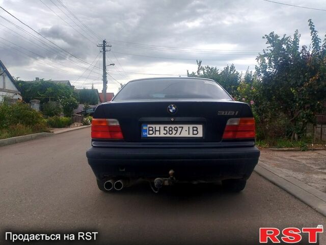 Синий БМВ 3 Серия, объемом двигателя 1.8 л и пробегом 202 тыс. км за 2500 $, фото 3 на Automoto.ua