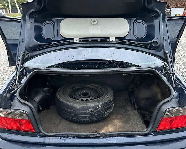 Синий БМВ 3 Серия, объемом двигателя 1.6 л и пробегом 350 тыс. км за 2700 $, фото 4 на Automoto.ua