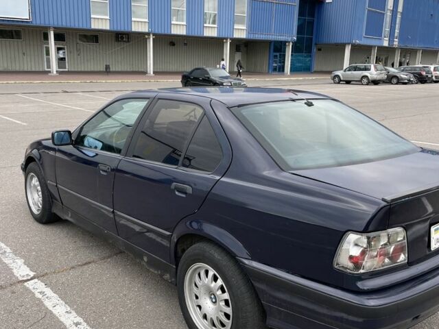 Синій БМВ 3 Серія, об'ємом двигуна 1.8 л та пробігом 379 тис. км за 2400 $, фото 4 на Automoto.ua