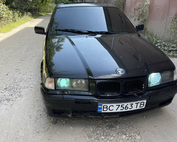 Синий БМВ 3 Серия, объемом двигателя 1.6 л и пробегом 250 тыс. км за 1950 $, фото 4 на Automoto.ua