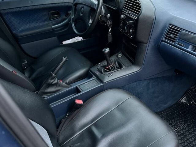 Синий БМВ 3 Серия, объемом двигателя 1.6 л и пробегом 200 тыс. км за 1700 $, фото 5 на Automoto.ua