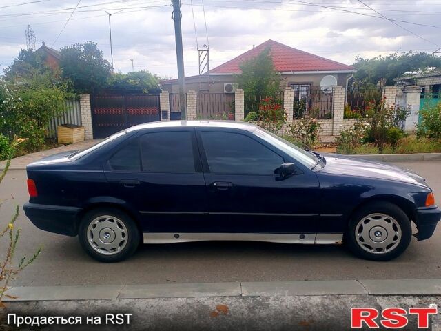 Синий БМВ 3 Серия, объемом двигателя 1.8 л и пробегом 202 тыс. км за 2500 $, фото 2 на Automoto.ua