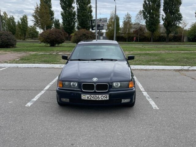 Синій БМВ 3 Серія, об'ємом двигуна 1.8 л та пробігом 379 тис. км за 2400 $, фото 8 на Automoto.ua