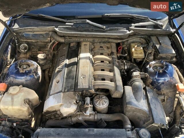 Синий БМВ 3 Серия, объемом двигателя 2 л и пробегом 280 тыс. км за 1800 $, фото 1 на Automoto.ua