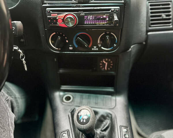 Синий БМВ 3 Серия, объемом двигателя 1.6 л и пробегом 265 тыс. км за 1750 $, фото 23 на Automoto.ua