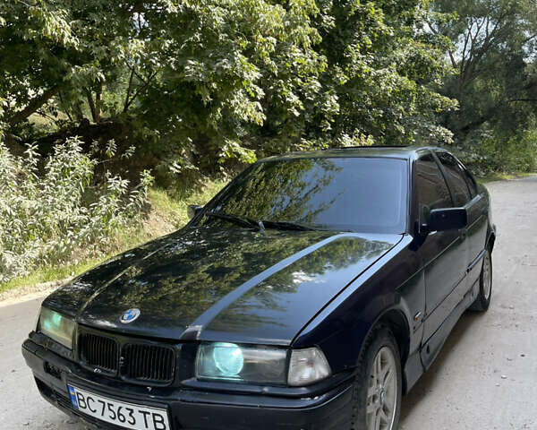 Синий БМВ 3 Серия, объемом двигателя 1.6 л и пробегом 250 тыс. км за 1950 $, фото 1 на Automoto.ua