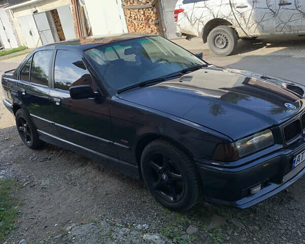 Синій БМВ 3 Серія, об'ємом двигуна 1.8 л та пробігом 333 тис. км за 3350 $, фото 1 на Automoto.ua