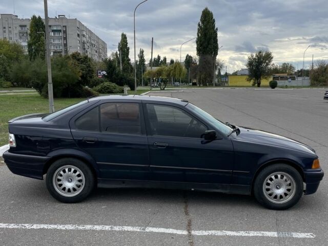 Синій БМВ 3 Серія, об'ємом двигуна 1.8 л та пробігом 379 тис. км за 2400 $, фото 2 на Automoto.ua