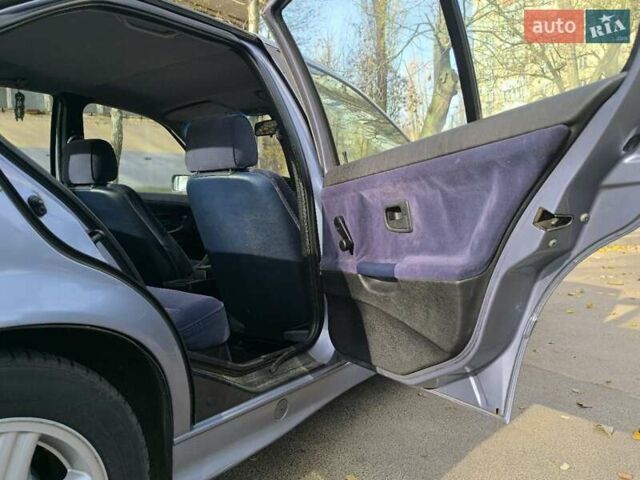 Синий БМВ 3 Серия, объемом двигателя 1.8 л и пробегом 240 тыс. км за 2800 $, фото 15 на Automoto.ua