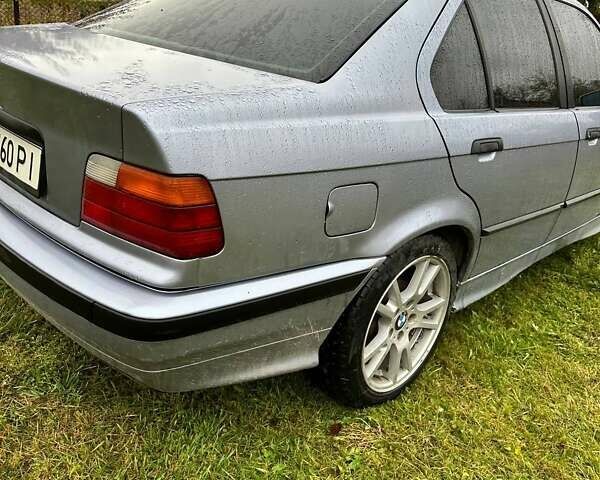 Синій БМВ 3 Серія, об'ємом двигуна 1.8 л та пробігом 600 тис. км за 3400 $, фото 1 на Automoto.ua