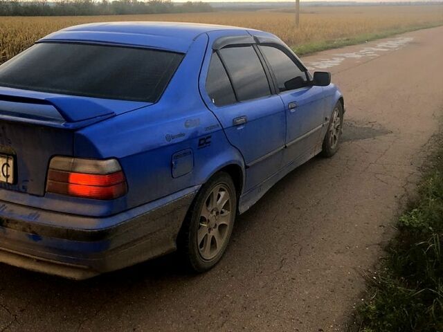 Синій БМВ 3 Серія, об'ємом двигуна 1.8 л та пробігом 400 тис. км за 2868 $, фото 5 на Automoto.ua