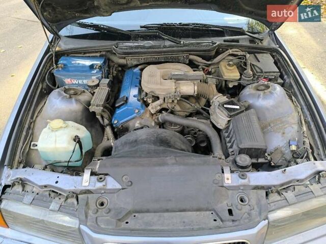 Синий БМВ 3 Серия, объемом двигателя 1.8 л и пробегом 240 тыс. км за 2800 $, фото 8 на Automoto.ua