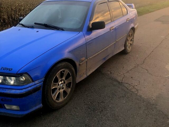 Синій БМВ 3 Серія, об'ємом двигуна 1.8 л та пробігом 400 тис. км за 2868 $, фото 4 на Automoto.ua