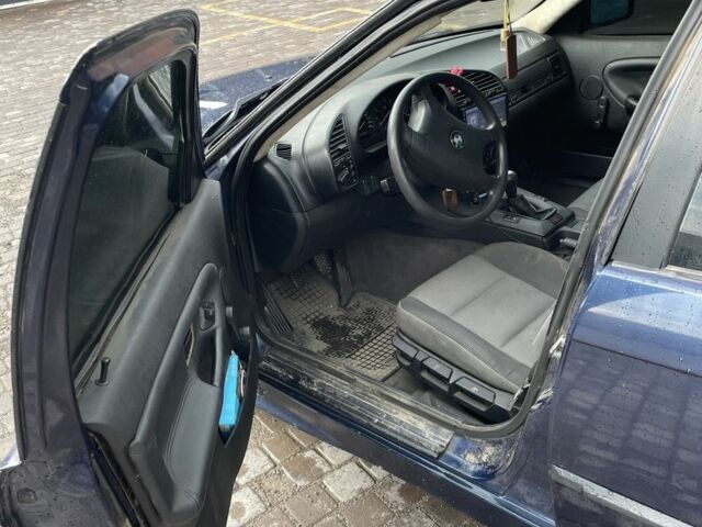 Синій БМВ 3 Серія, об'ємом двигуна 1.6 л та пробігом 312 тис. км за 2400 $, фото 2 на Automoto.ua