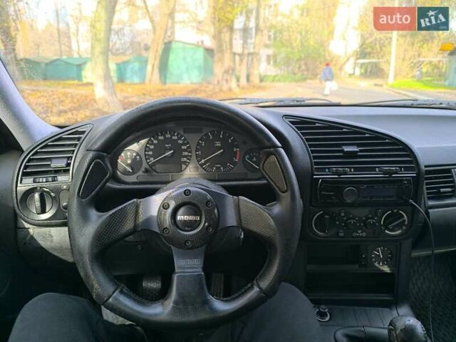 Синий БМВ 3 Серия, объемом двигателя 1.8 л и пробегом 240 тыс. км за 2800 $, фото 21 на Automoto.ua