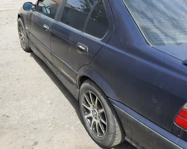 Синій БМВ 3 Серія, об'ємом двигуна 1.8 л та пробігом 357 тис. км за 3300 $, фото 14 на Automoto.ua