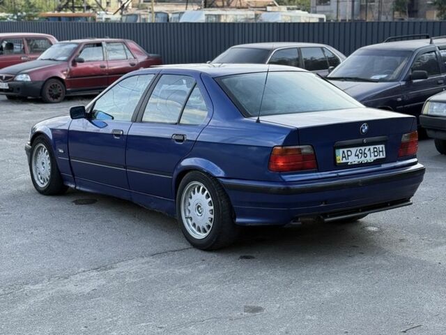 Синий БМВ 3 Серия, объемом двигателя 1.8 л и пробегом 300 тыс. км за 950 $, фото 3 на Automoto.ua