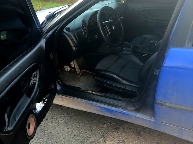 Синій БМВ 3 Серія, об'ємом двигуна 1.8 л та пробігом 400 тис. км за 2868 $, фото 6 на Automoto.ua