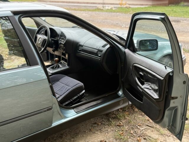 Синий БМВ 3 Серия, объемом двигателя 2 л и пробегом 280 тыс. км за 2500 $, фото 3 на Automoto.ua